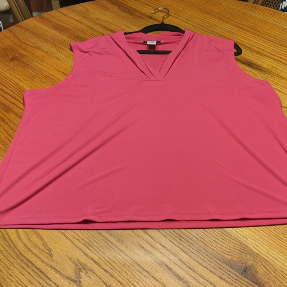 Fuscia sleeveless tank